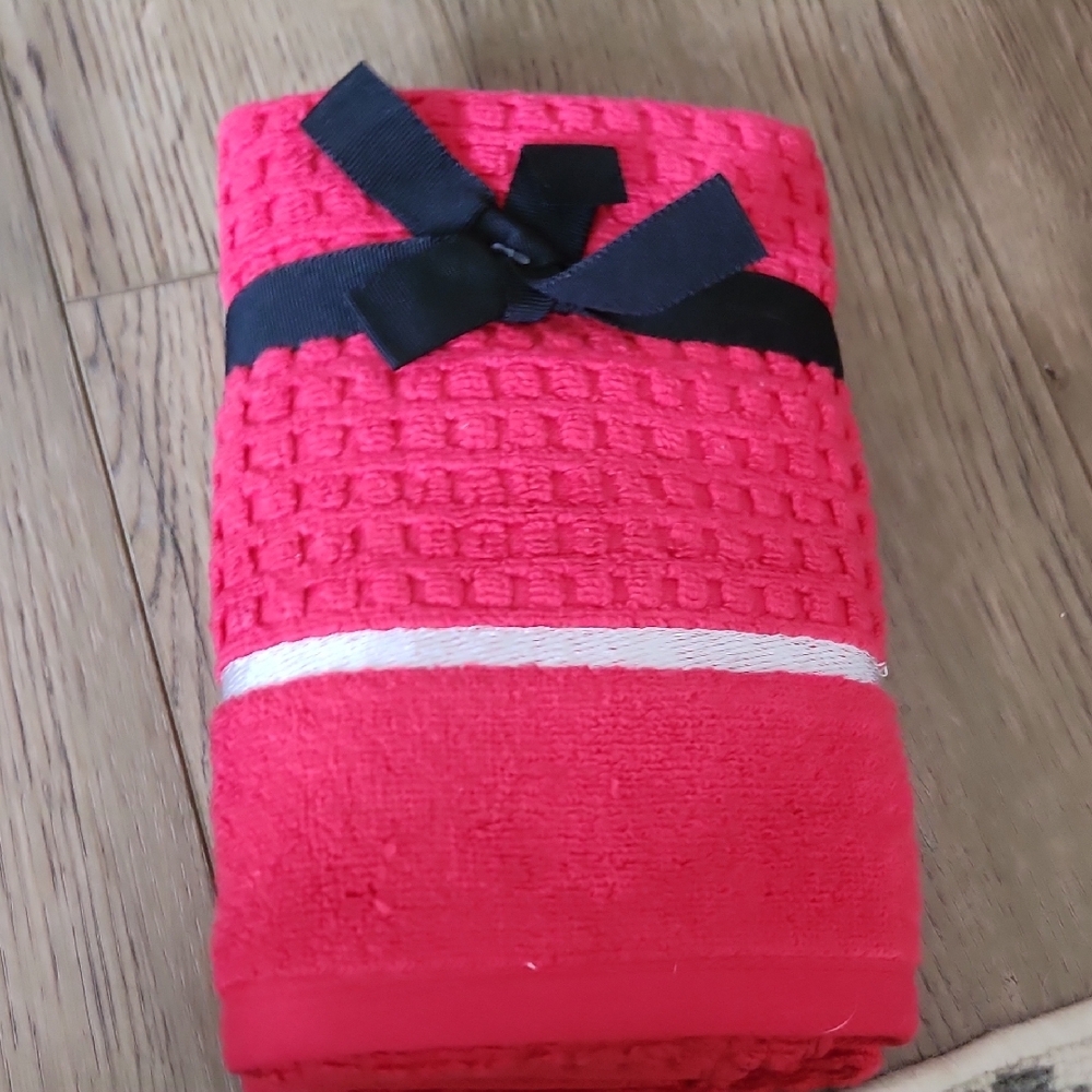 Karl Lagerfeld Quick Dry Hand Towels - Red and Black - Picture 4 of 4